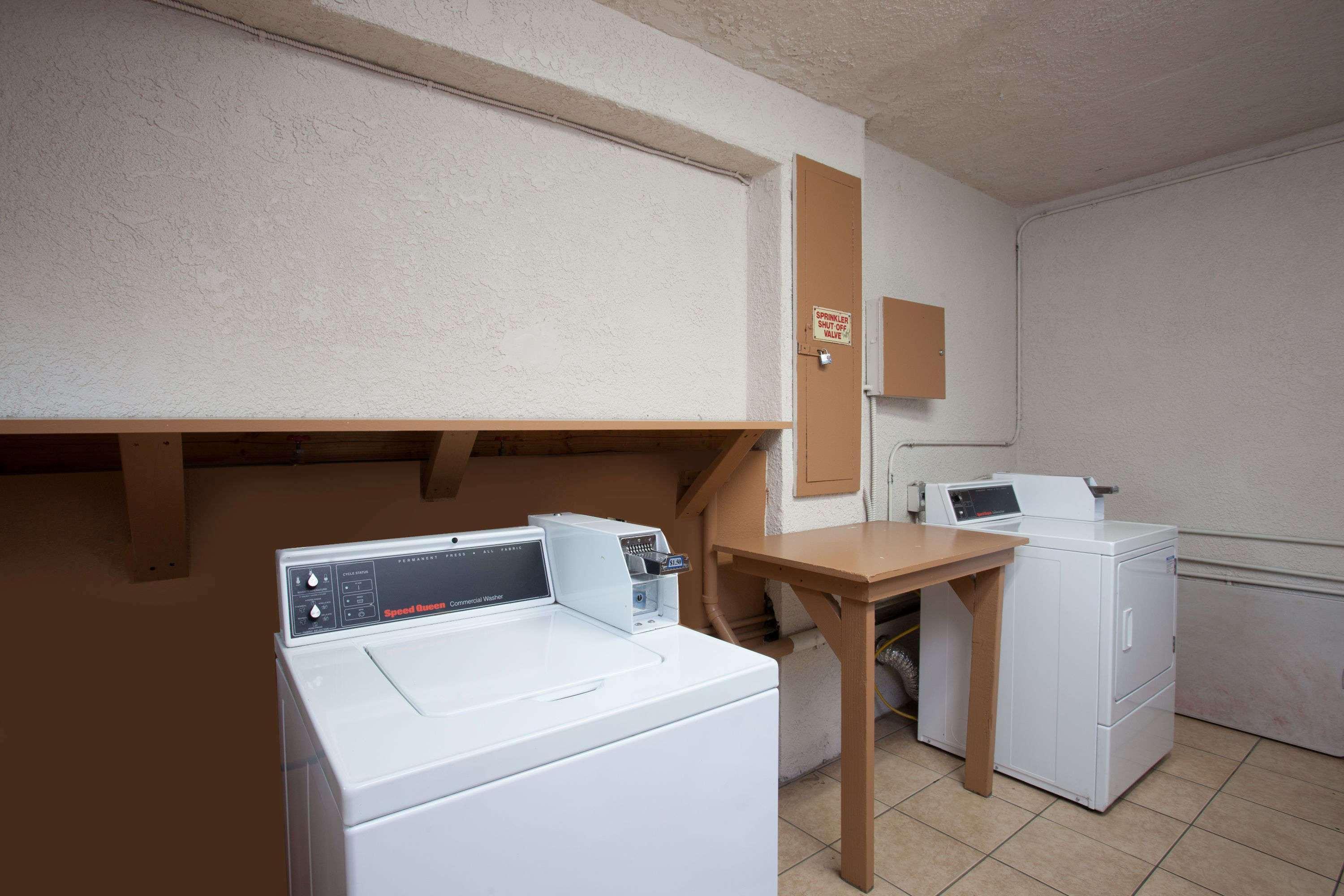 Express Inn & Suites Ontario Airport Bagian luar foto
