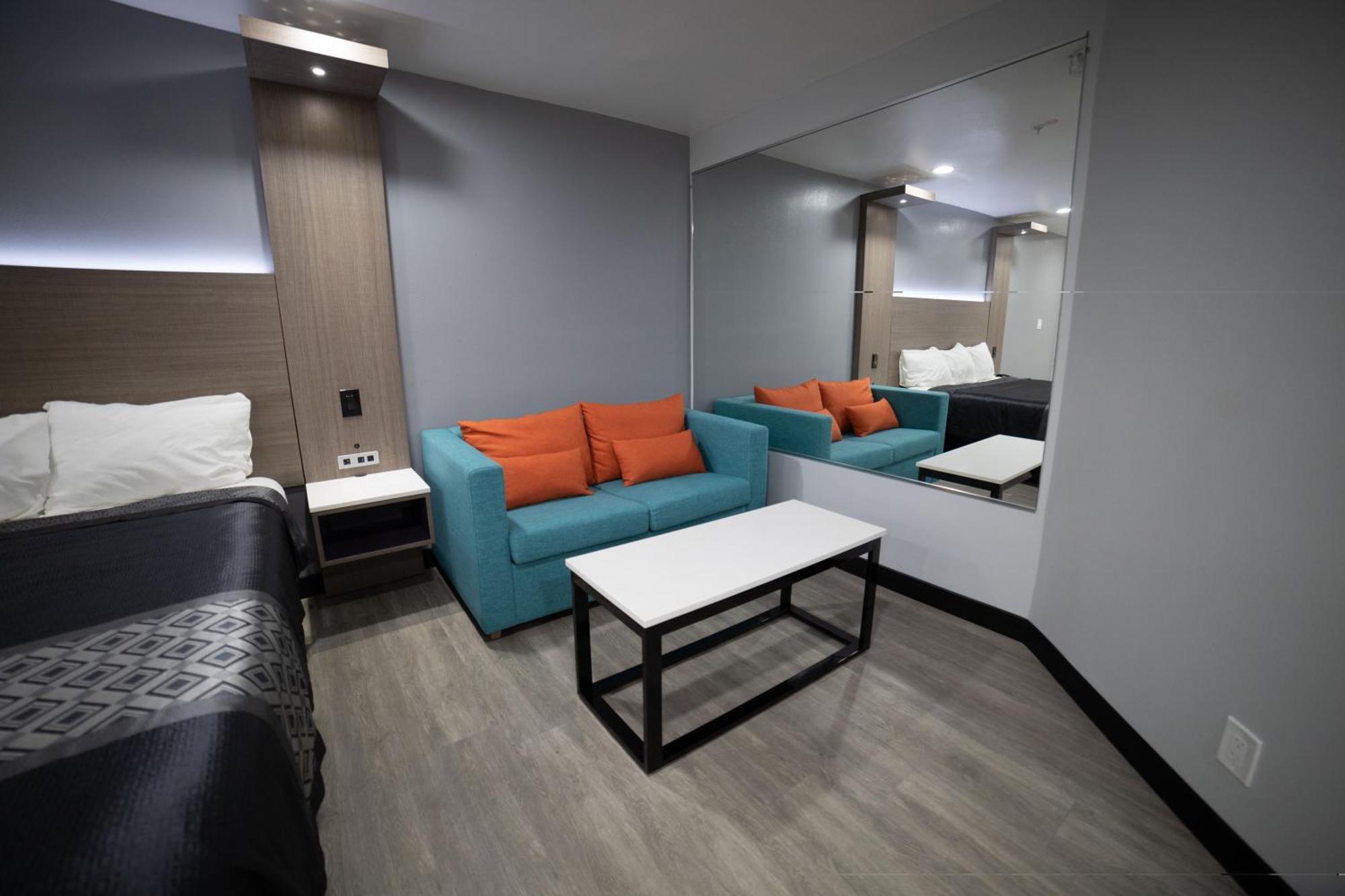 Express Inn & Suites Ontario Airport Bagian luar foto