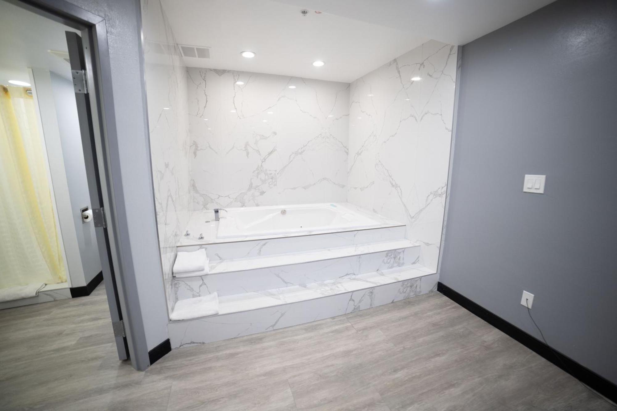 Express Inn & Suites Ontario Airport Bagian luar foto
