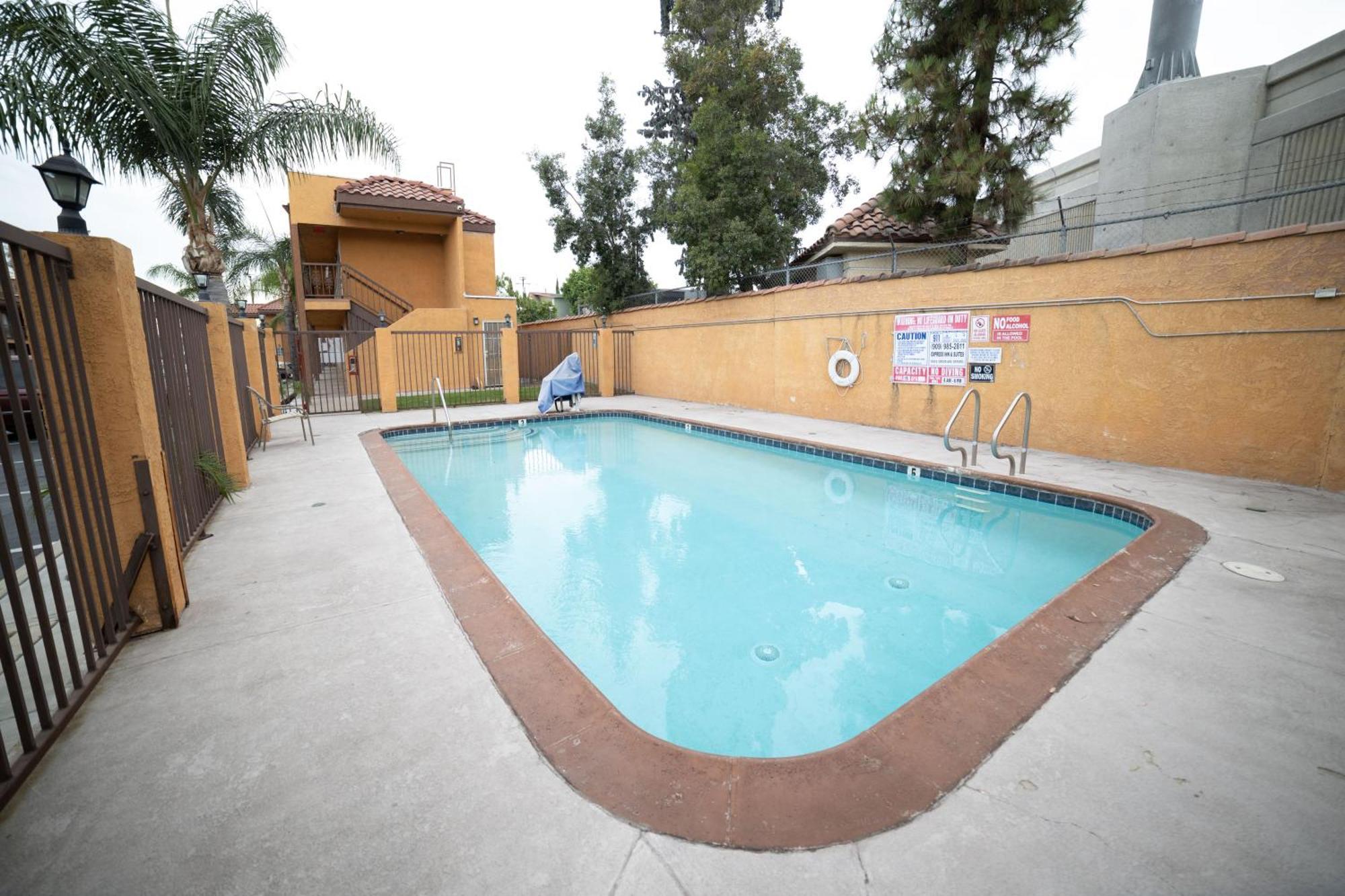 Express Inn & Suites Ontario Airport Bagian luar foto
