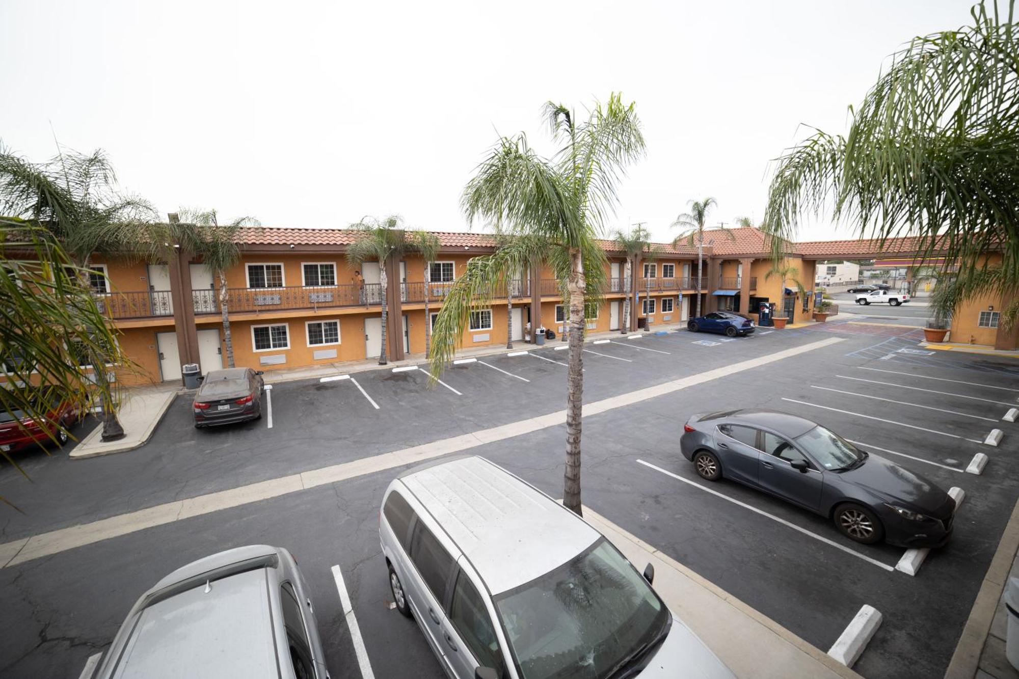 Express Inn & Suites Ontario Airport Bagian luar foto