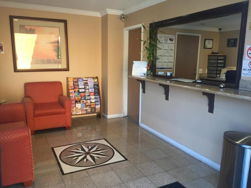 Express Inn & Suites Ontario Airport Bagian luar foto