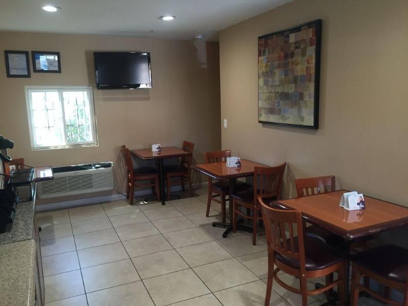 Express Inn & Suites Ontario Airport Bagian luar foto
